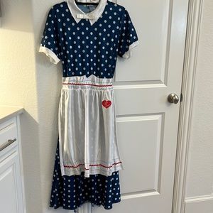 Halloween costume - Lucille Ball - I love Lucy includes red wig and apron